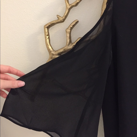 BLACK COLD SHOULDER TOP - Picture 4 of 7